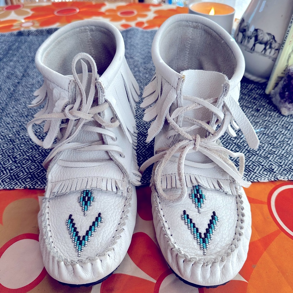 Manitobah Moccasin Booties - 9 - Harvester White Mocs